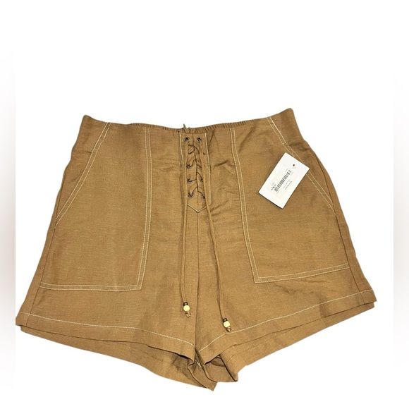 KIVARI Rae Linen Shorts Khaki in Large - Picture 3 of 9